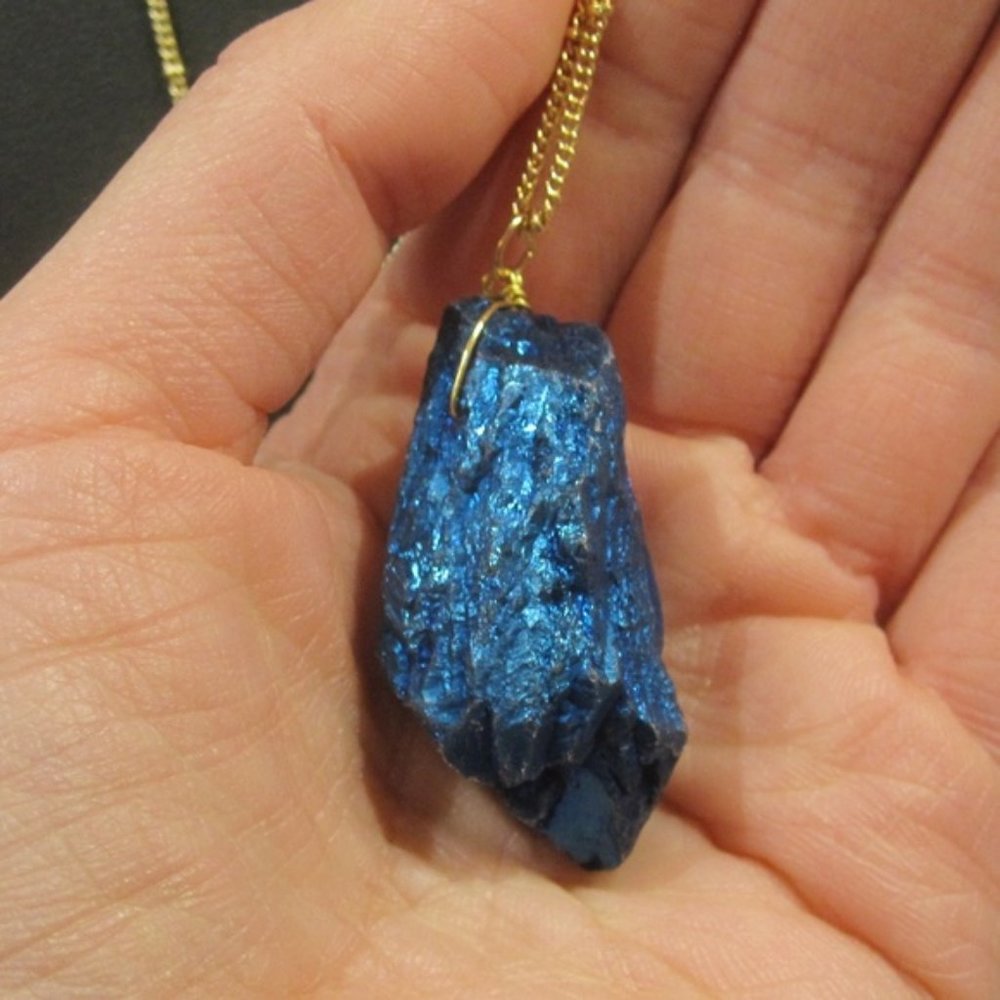Iridescent Blue Stone Pendant Necklace